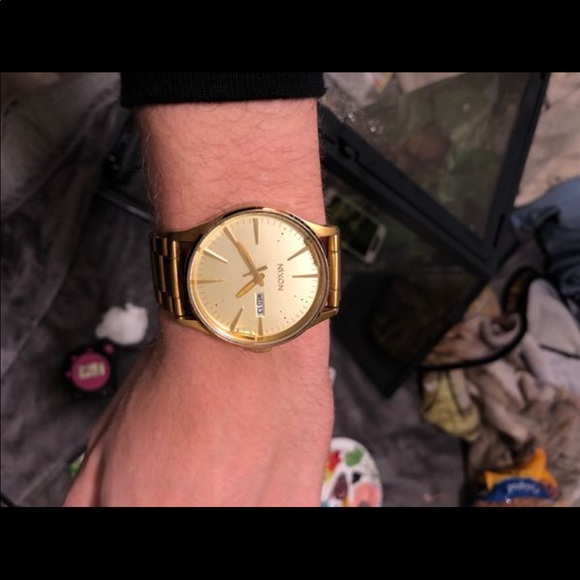 Nixon Gold Watch - Picture 4 of 4